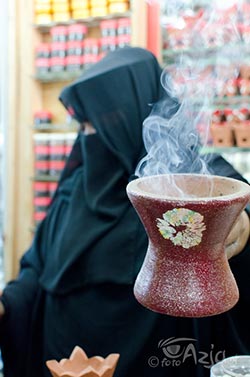 Sprzedawczyni kadzidła na Souqu Al Hasn, Salalah Oman