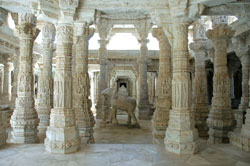 Wycieczka do Indii: świątynie dźinijskie w Ranakpurze