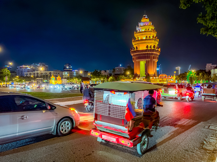 Wycieczka do Kambodży: Pomnik Niepodległości w Phnom Penh