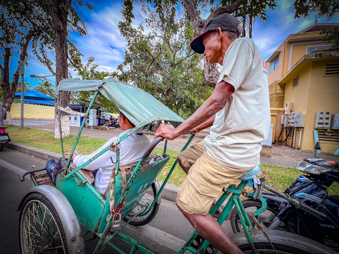 Wycieczka do Kambodży: Cyclo - tradycyjne riksze rowerowe w Phnom Penh