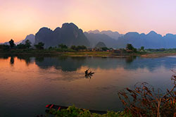 Wycieczka do Laosu: Panorama rzeki Nam Song, Vang Vieng