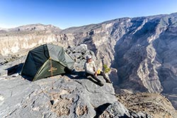 Poranek na szczycie Wielkiego Kanionu Arabii, Oman